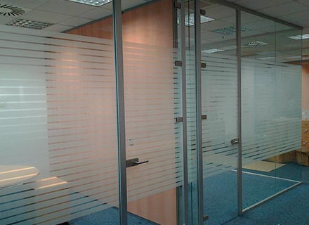 Divisiones para oficina en vidrio opalizado