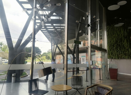 Puerta en vidrio hotel spiwak