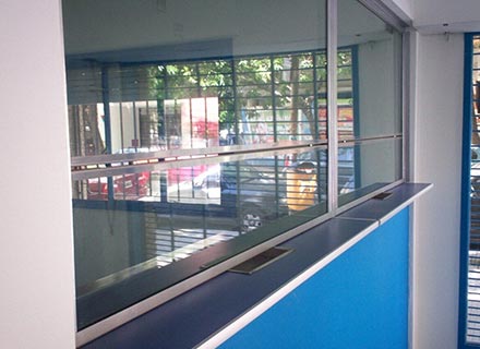 Vidrio de seguridad para zonas de pago